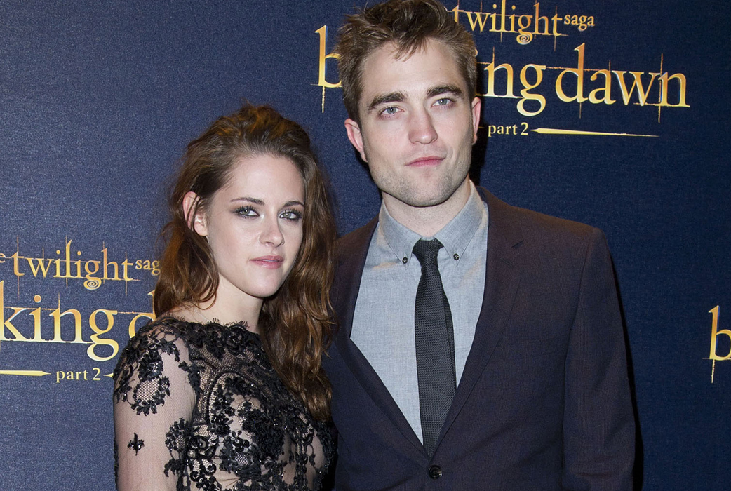 Ingen kunde tro att det var sant när hångelbilderna på Kristen Stewart och den gifta familjefadern Rupert Sanders läckte ut. Kristen Stewart gick ut med en ursäkt till sin pojkvän Robert Pattinson och paret gjorde slut – bara för att bli ihop igen några månader sedan. Även Rupert Sanders fru, modellen Liberty Ross, förlät sin makes snedsteg. Ingen kunde tro att det var sant när hångelbilderna på Kristen Stewart och den gifta familjefadern Rupert Sanders läckte ut. Kristen Stewart gick ut med en ursäkt till sin pojkvän Robert Pattinson och paret gjorde slut – bara för att bli ihop igen några månader sedan. Även Rupert Sanders fru, modellen Liberty Ross, förlät sin makes snedsteg.